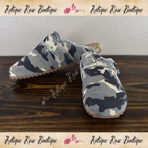 Very G Gypsy Jazz Camo Picnic Slip-On Shoes